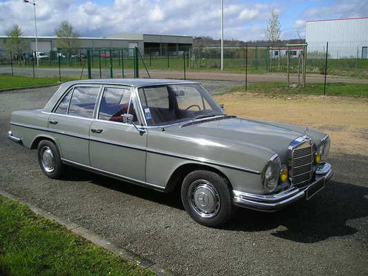 voiture de collection MERCEDES 280 SE Cliquez pour agrandir