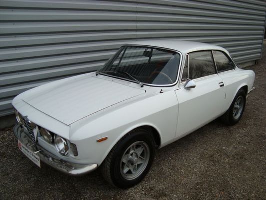 Alfa Romeo Gt Junior. ROMEO - 1300 GT Junior