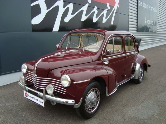 voiture de collection RENAULT 4 CV D couvrable Cliquez pour agrandir