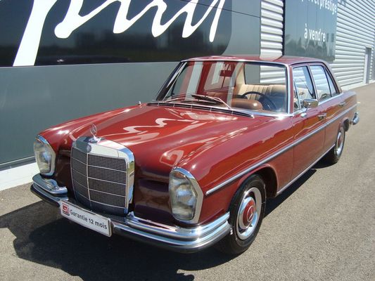 voiture de collection MERCEDES 250 SE Cliquez pour agrandir