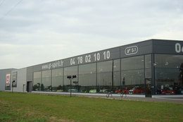 Showroom GT Spirit, vu de l'autoroute